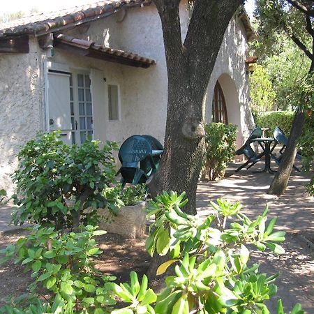 Le Petit Manoir Logis Hotel Les Angles  Exterior photo