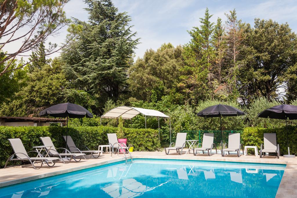 Le Petit Manoir Logis Hotel Les Angles  Exterior photo