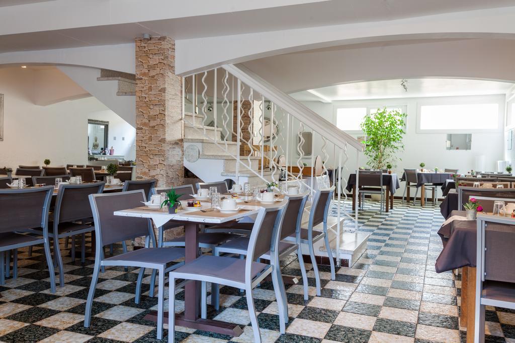 Le Petit Manoir Logis Hotel Les Angles  Exterior photo