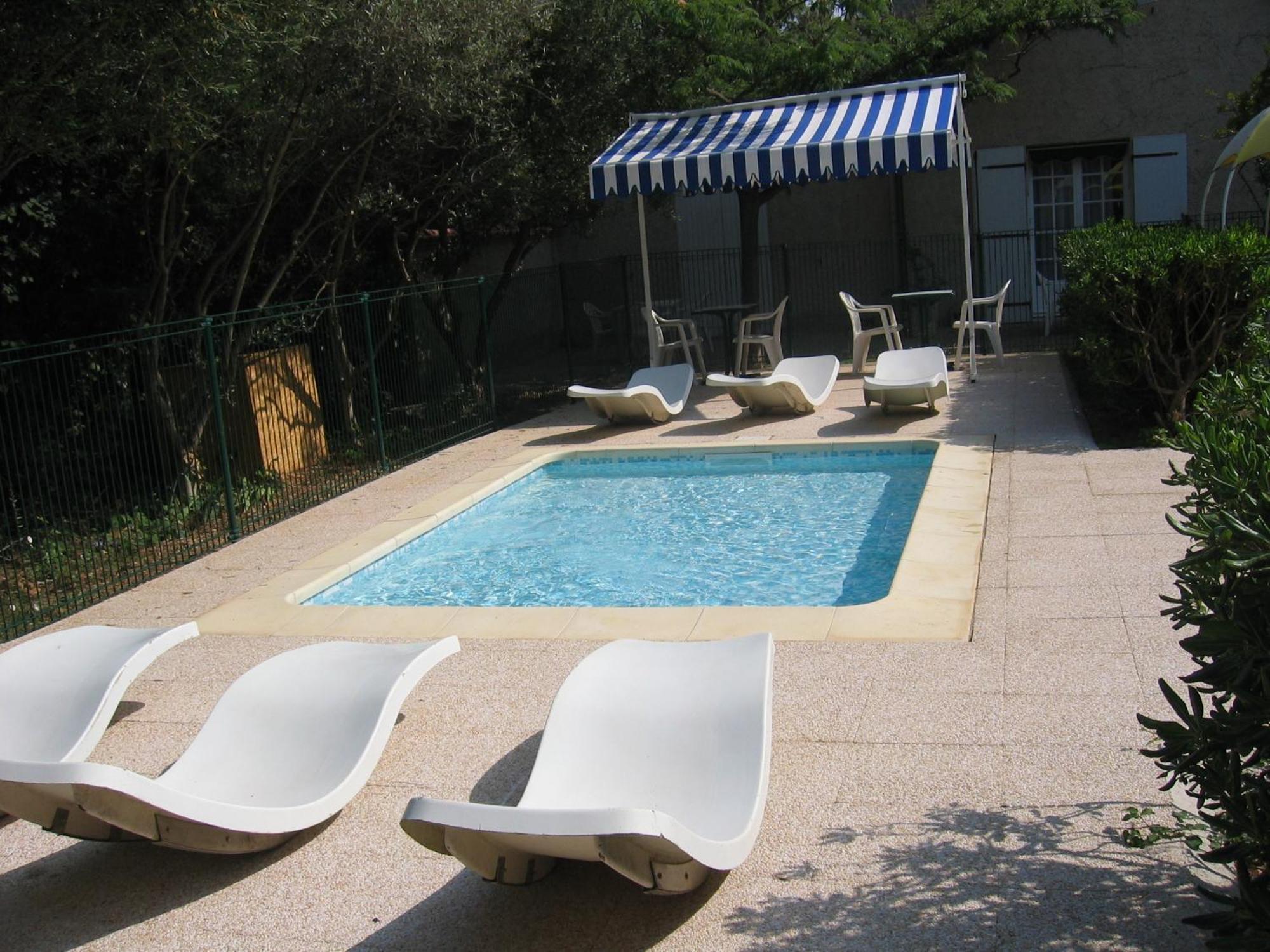 Le Petit Manoir Logis Hotel Les Angles  Exterior photo