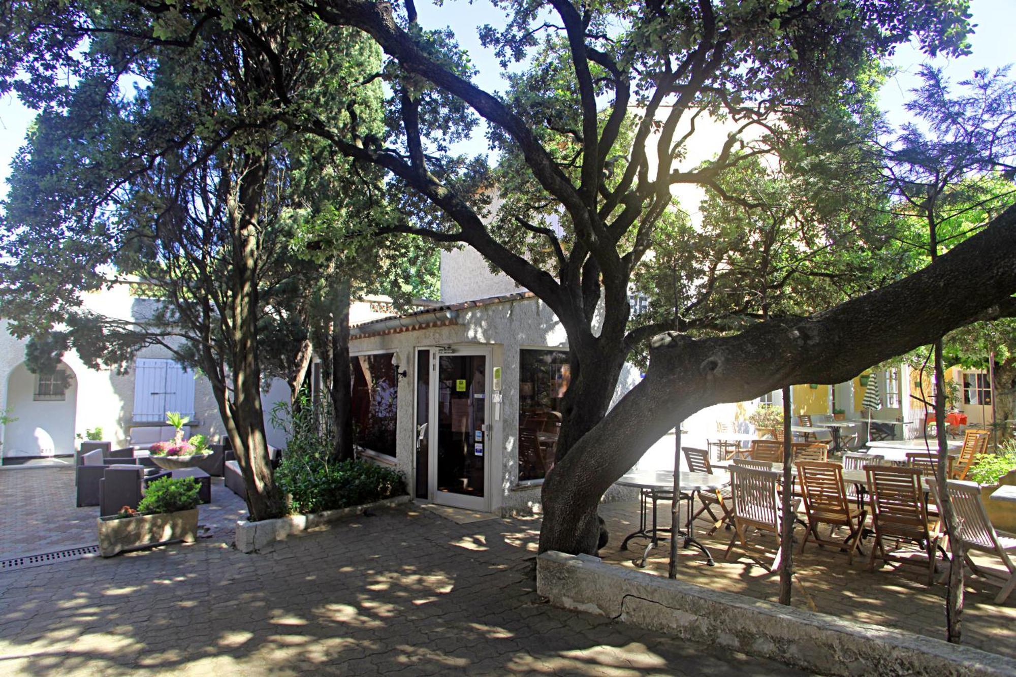 Le Petit Manoir Logis Hotel Les Angles  Exterior photo