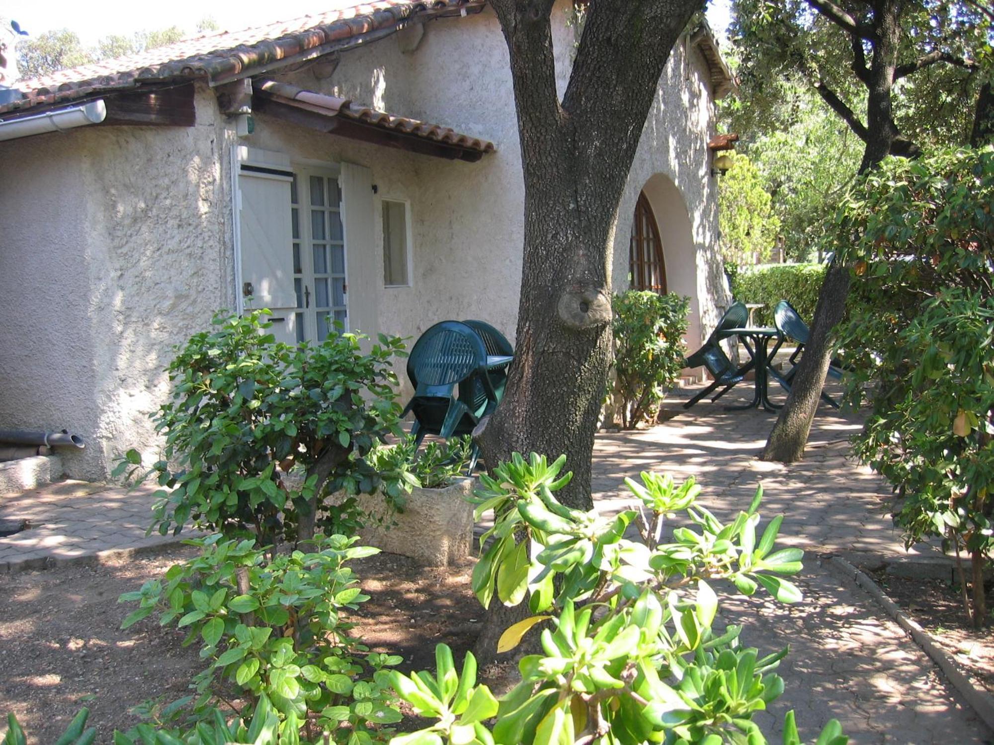 Le Petit Manoir Logis Hotel Les Angles  Exterior photo