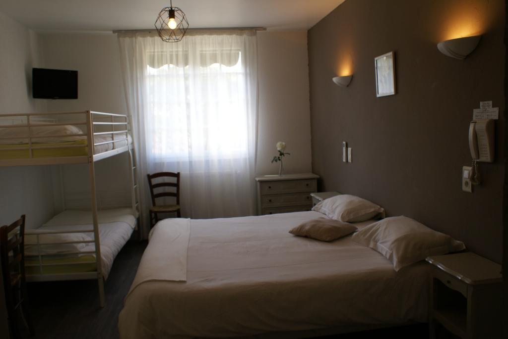 Le Petit Manoir Logis Hotel Les Angles  Exterior photo
