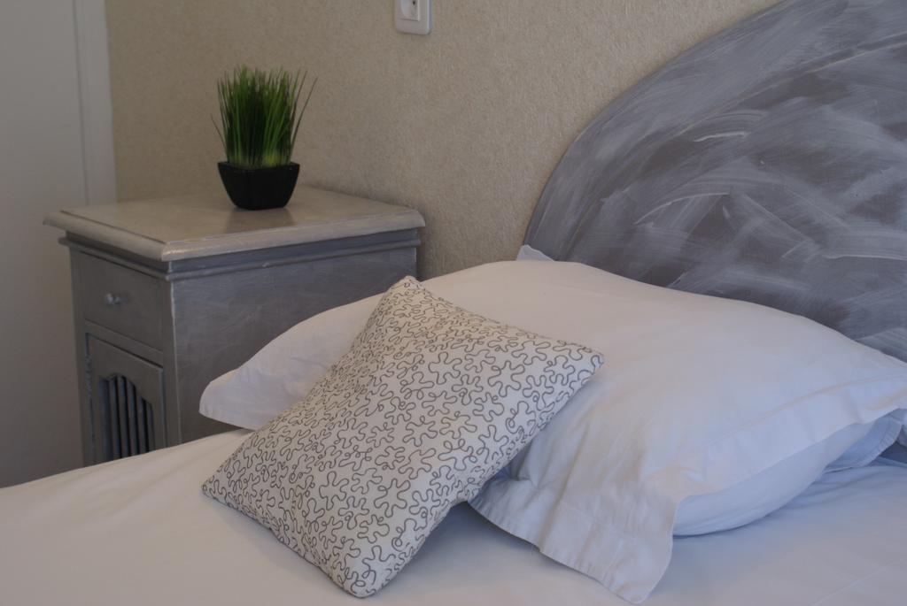 Le Petit Manoir Logis Hotel Les Angles  Exterior photo