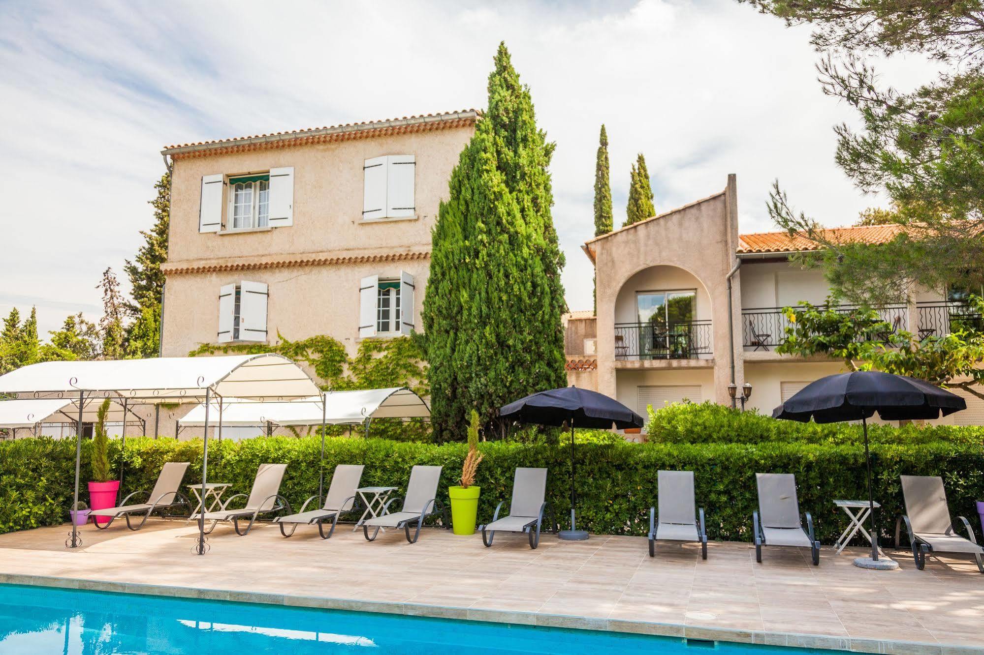 Le Petit Manoir Logis Hotel Les Angles  Exterior photo