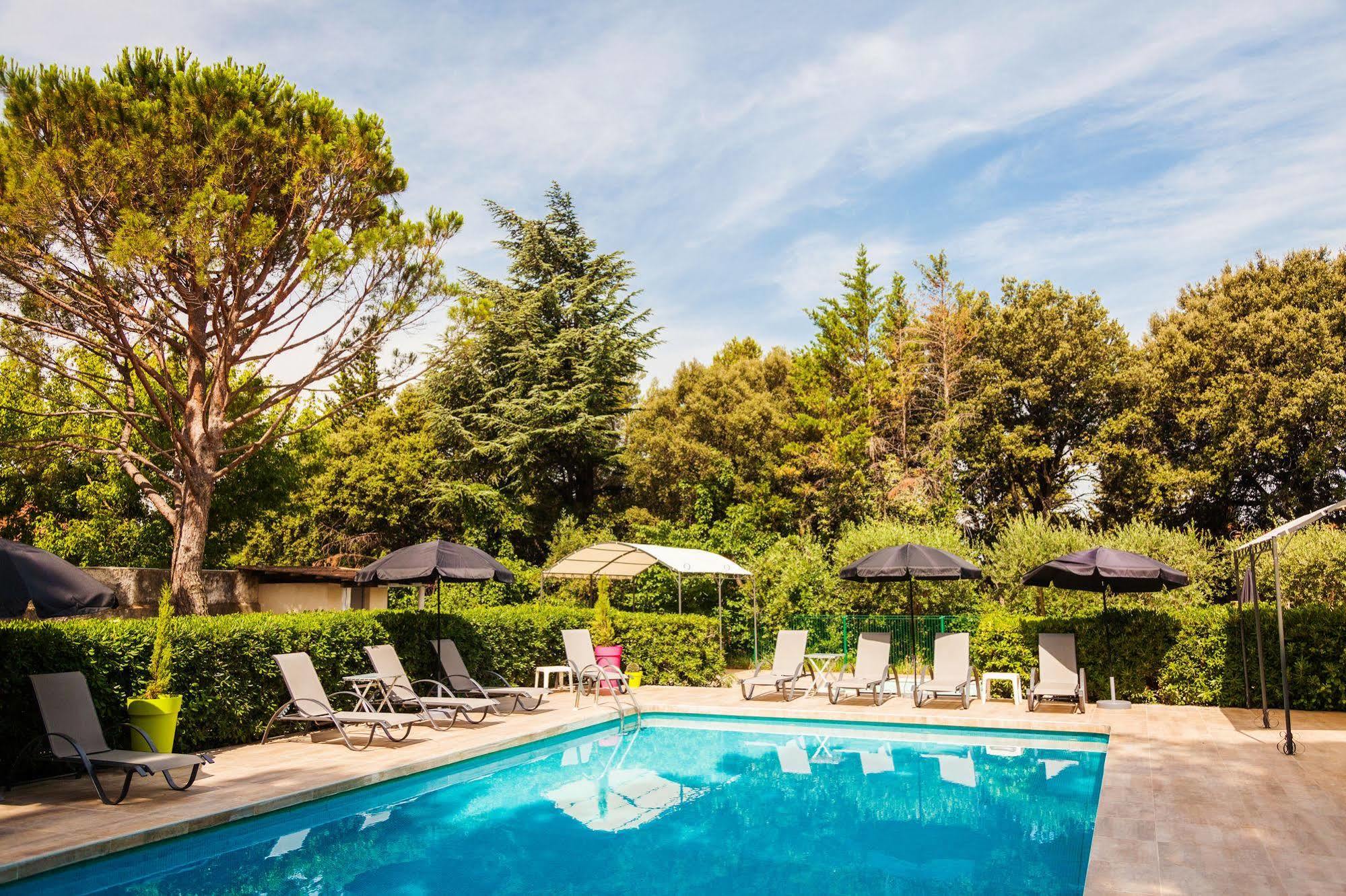 Le Petit Manoir Logis Hotel Les Angles  Exterior photo