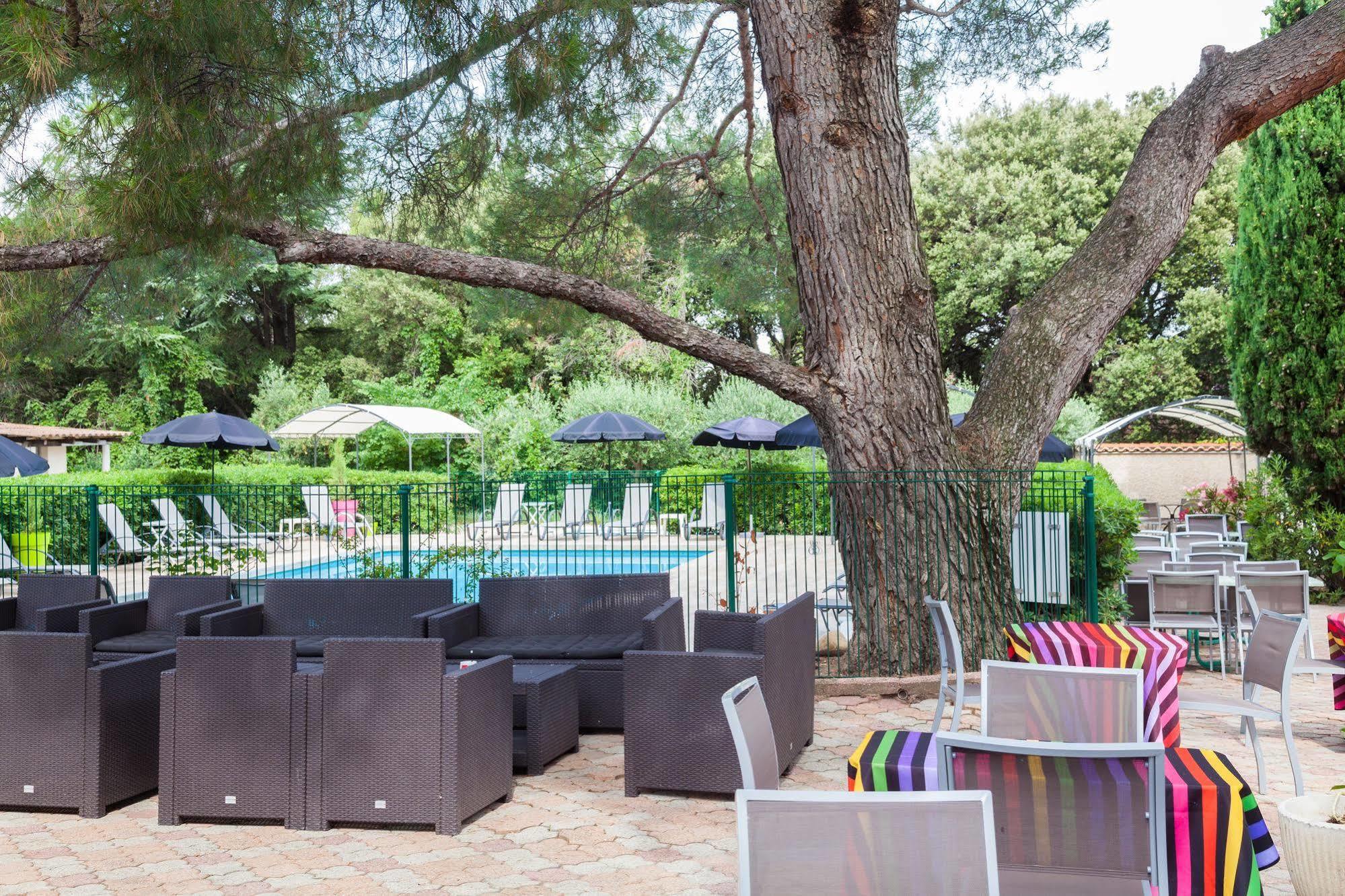 Le Petit Manoir Logis Hotel Les Angles  Exterior photo