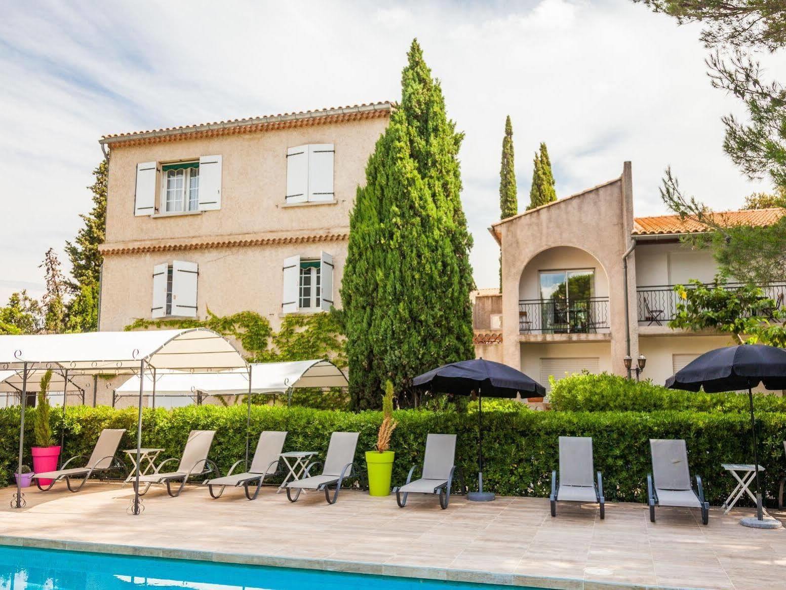 Le Petit Manoir Logis Hotel Les Angles  Exterior photo