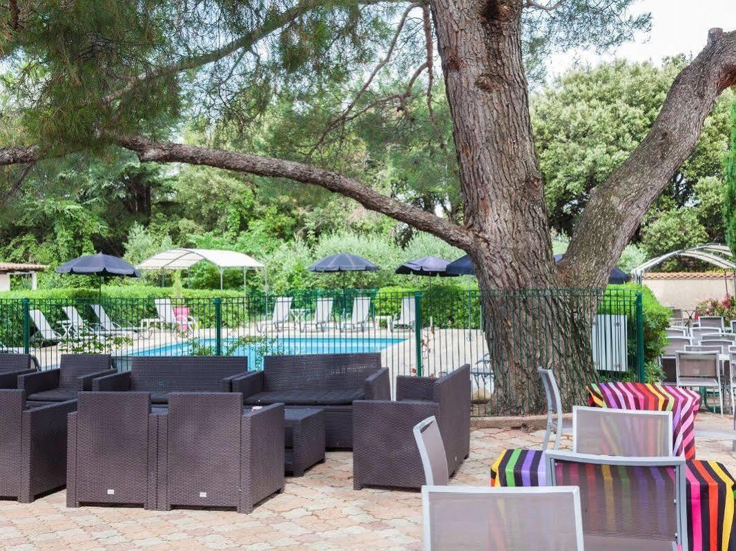 Le Petit Manoir Logis Hotel Les Angles  Exterior photo